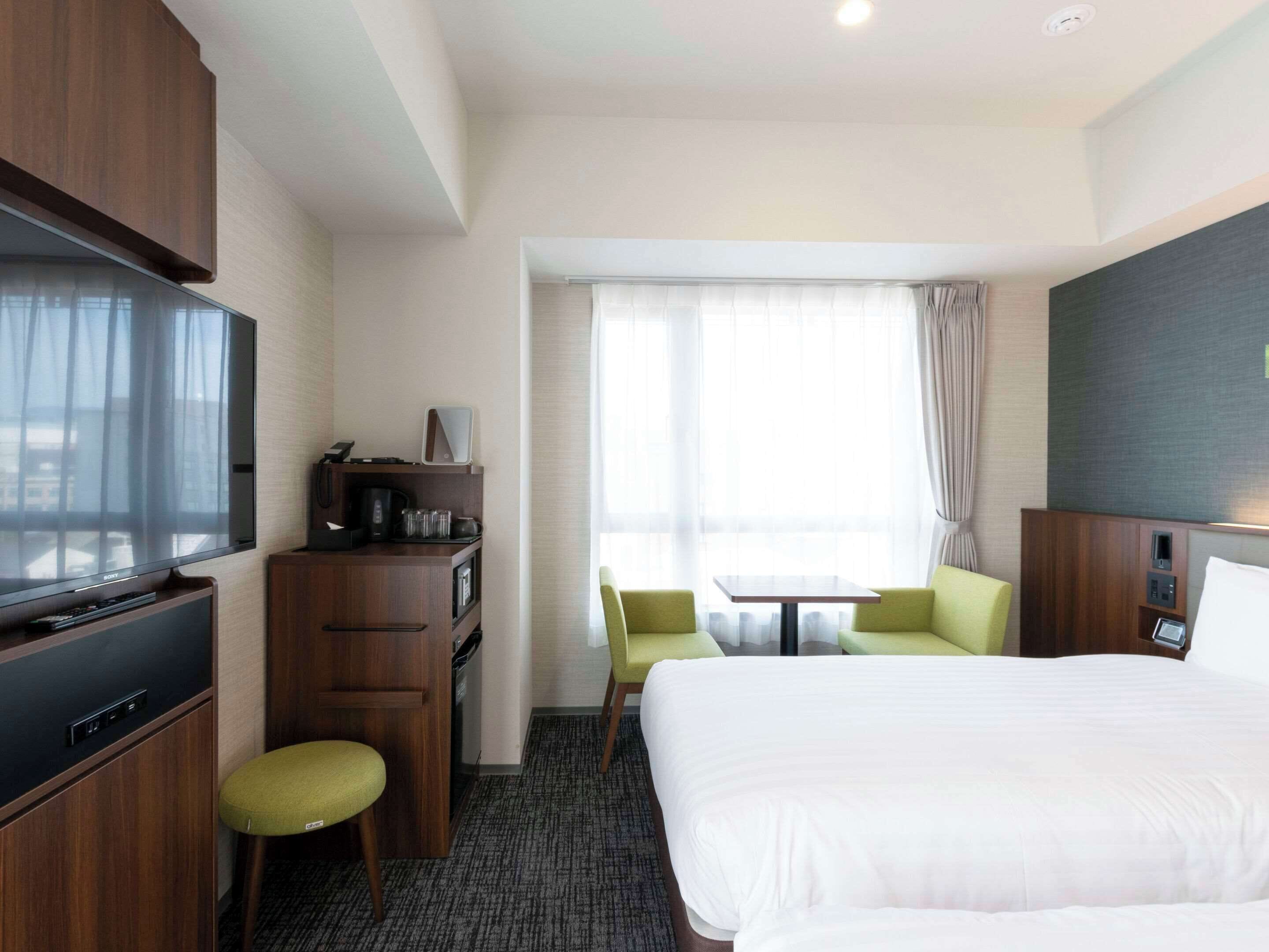 standard room, 3 single beds, non smoking | premium bedding, in-room safe, desk, blackout curtains