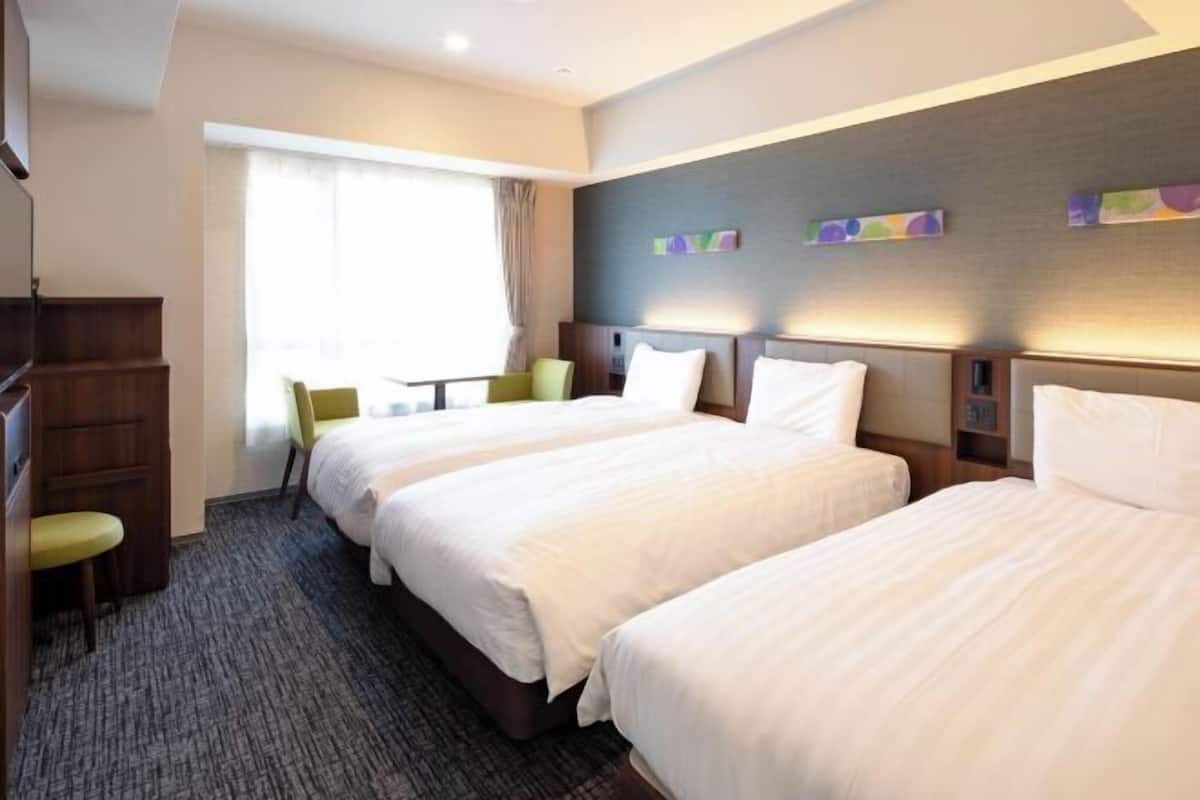 Premium bedding, in-room safe, desk, blackout curtains