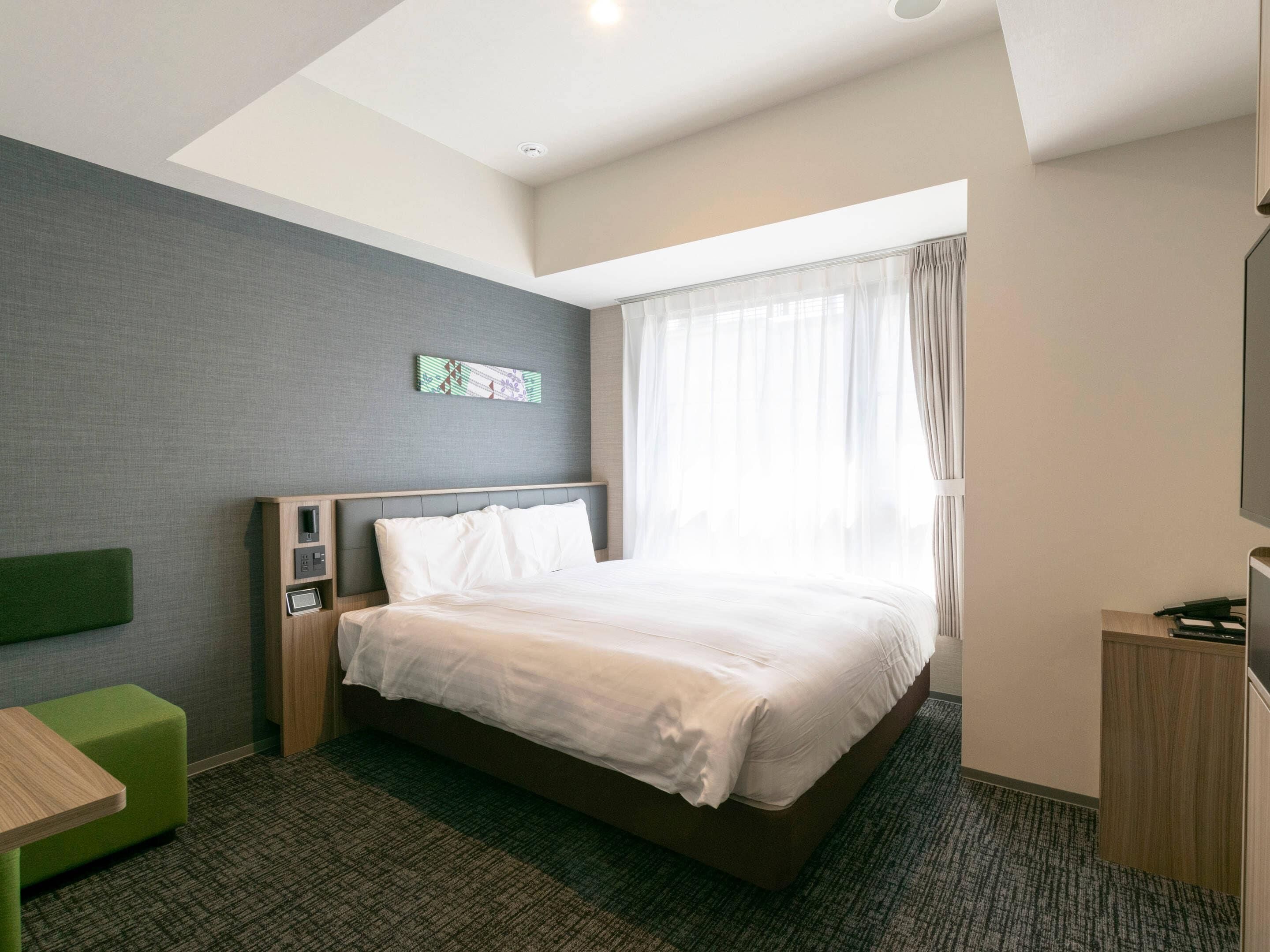 Habitación estándar, 1 cama de matrimonio, no fumadores | Ropa de cama de alta calidad, caja fuerte, escritorio y cortinas opacas