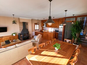 TV, fireplace - El Rincón de Majadas (CM)