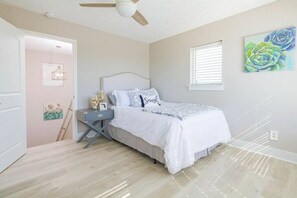 4 bedrooms, iron/ironing board, WiFi, bed sheets