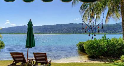 SeeSea Waterfront Villa