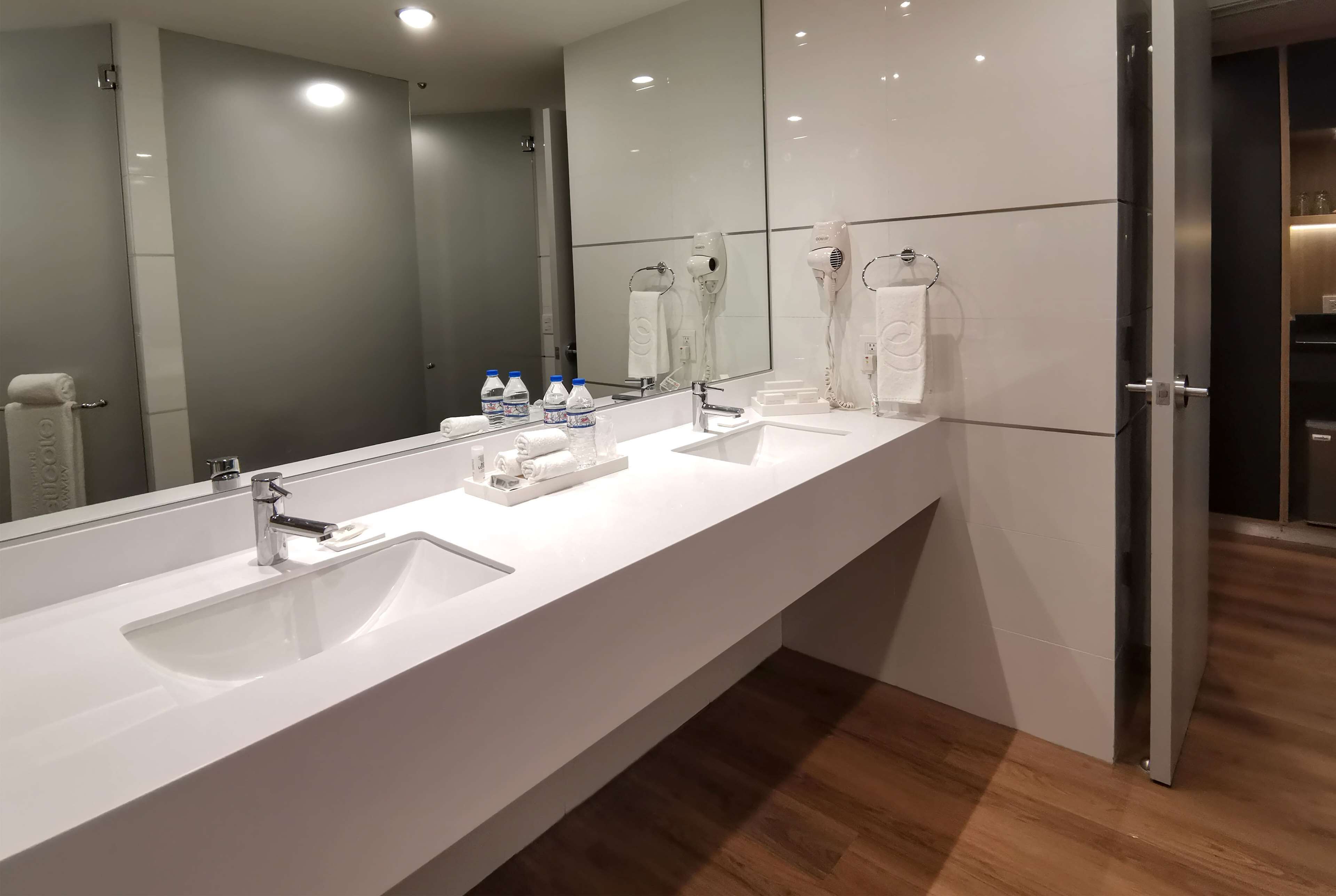 suite, 1 king bed, non smoking (relax) | 1 bedroom, premium bedding, down duvets, select comfort beds