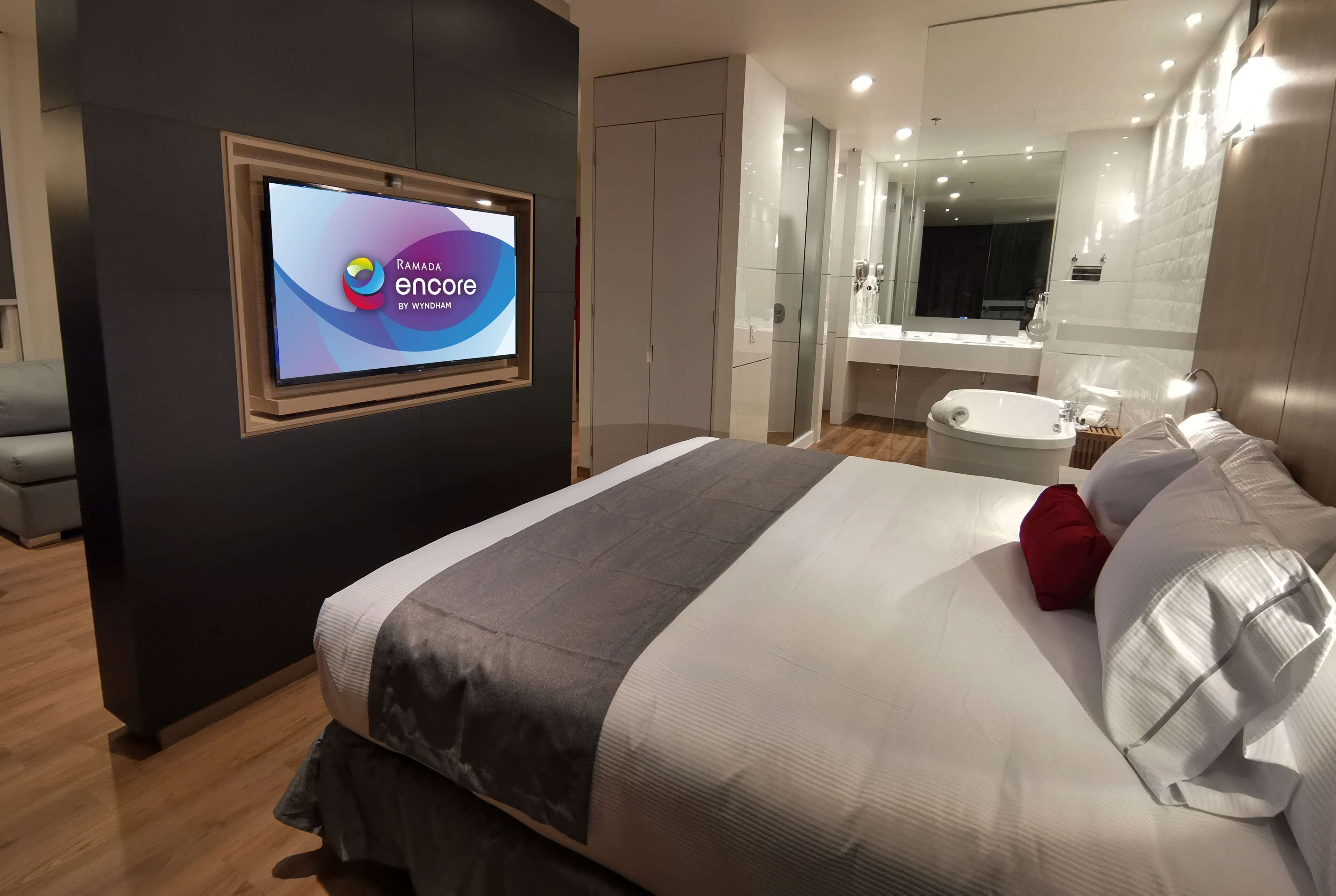 suite, 1 king bed, non smoking (relax) | 1 bedroom, premium bedding, down duvets, select comfort beds