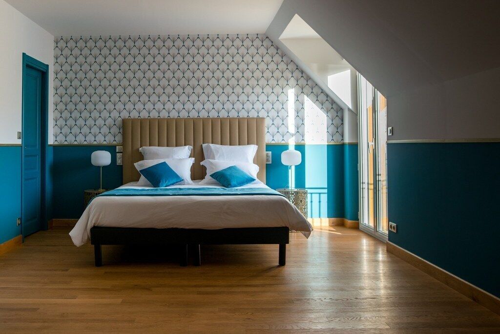 9 bedrooms, desk, iron/ironing board, free WiFi