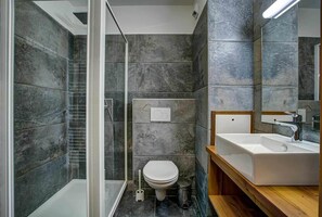 Bathtub, toilet paper