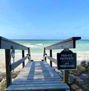 Am Strand, Liegestühle, Strandtücher
