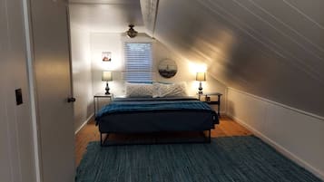 3 bedrooms, desk, iron/ironing board, travel crib