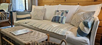 🍂Fall Getaway🍂 Enjoy Fall's Splendor, Walk to Tawas Point | Fireplace