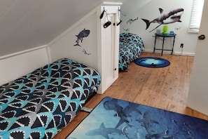 3 Schlafzimmer, Schreibtisch, Bügeleisen/Bügelbrett, Reisekinderbett