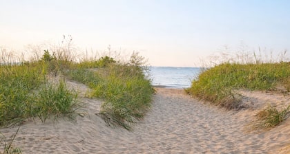 ☀️Easy Family Basecamp | Walk to Tawas Point + Firepit