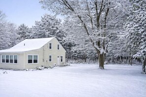 Exterior - ☀️Easy Family Basecamp | Walk to Tawas Point + Firepit (East Tawas)