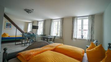 Dreibettzimmer | Minibar, Schreibtisch, kostenloses WLAN