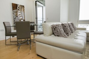 Living room - Orion Marina Sea View Parking by Brighton Holiday Lets (Brighton)