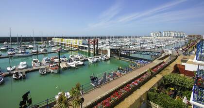 Britannia Harbour View Parking by Brighton Holiday Lets