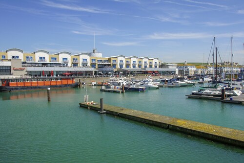 Britannia Harbour View Parking by Brighton Holiday Lets