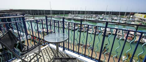 Cottage | Balcony