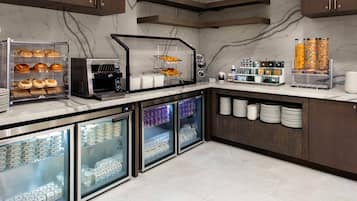 Bao gồm bữa sáng tự phục vụ hàng ngày