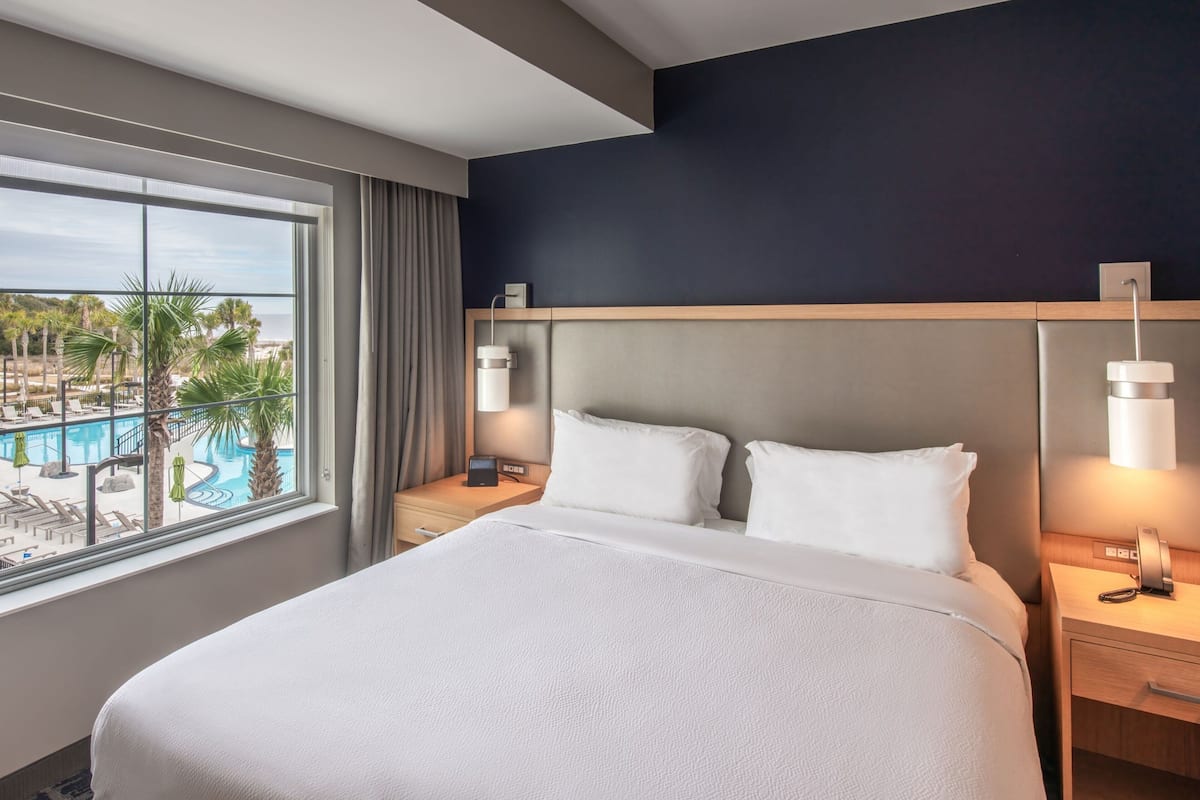Studio, 1 King Bed with Sofa bed, Balcony, Ocean View (Balcony) | 1 bedroom, hypo-allergenic bedding, in-room safe, individually decorated