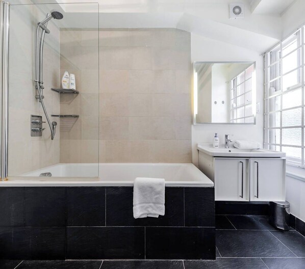 Badewanne, Haartrockner