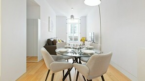 Dining - Bright and Spacious 1 Bed Apartment near Baixa (Lisboa)