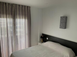 2 chambres, fer et planche à repasser, Wi-Fi gratuit, draps fournis