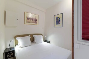 2 bedrooms, iron/ironing board, Internet, bed sheets