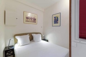 2 bedrooms, iron/ironing board, Internet, bed sheets