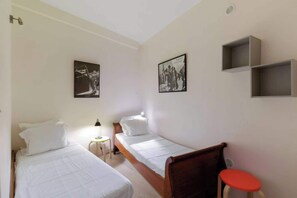2 bedrooms, iron/ironing board, Internet, bed sheets - Thoughtful 2 BDR Apt Paris Sleeps 4 (Paris)