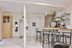 Coffee/tea maker, fridge, microwave, stovetop - Thoughtful 2 BDR Apt Paris Sleeps 4 (Paris)