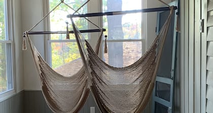 Peaceful Lakeview Cottage near Ski Resorts