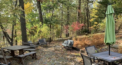 Peaceful Lakeview Cottage near Ski Resorts