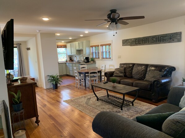 Smart TV, DVD player