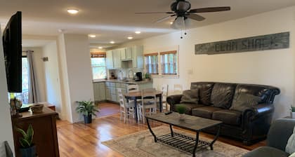 Peaceful Lakeview Cottage near Ski Resorts