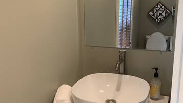 Combined shower/bathtub, hair dryer, towels, toilet paper