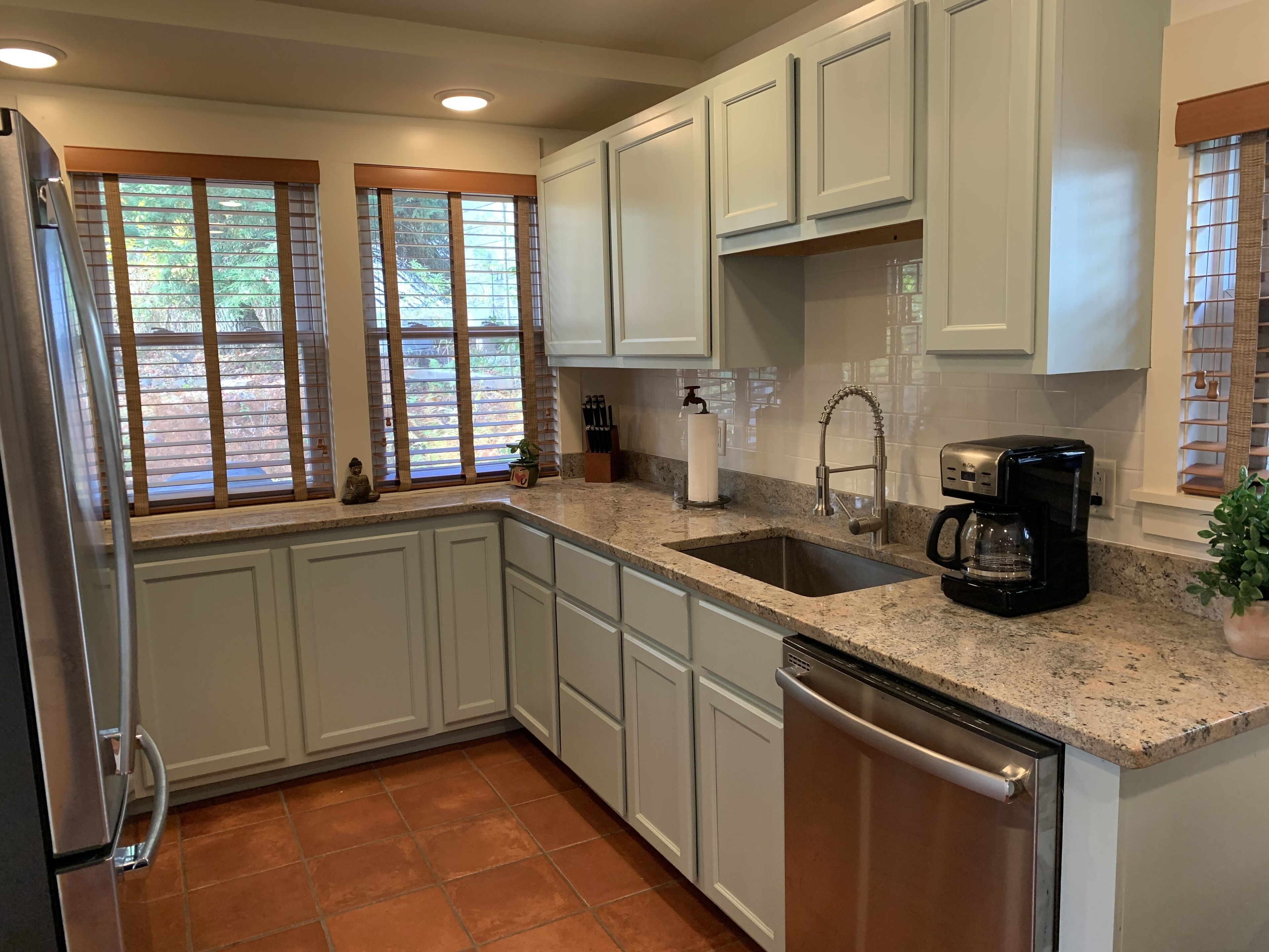 Peaceful Lakeview Cottage near Ski Resorts