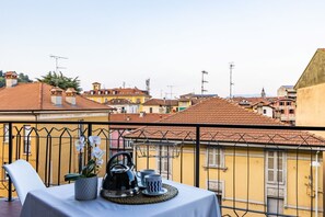 Outdoor dining - Blue Wave Apartment [ Arona - Lago Maggiore] (Arona)