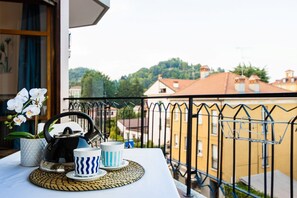 Outdoor dining - Blue Wave Apartment [ Arona - Lago Maggiore] (Arona)