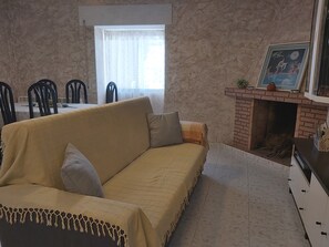 Télévision, cheminée