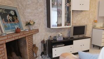 Télévision, cheminée