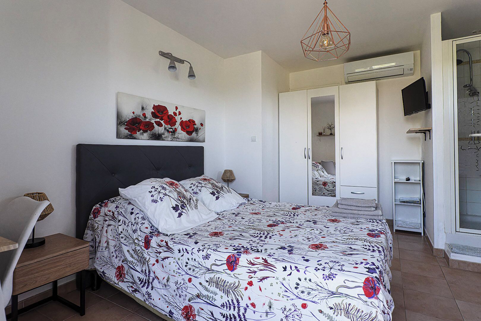 1 habitación, escritorio, wifi gratis y ropa de cama 