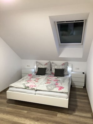 2 habitaciones, tabla de planchar con plancha y wifi gratis 