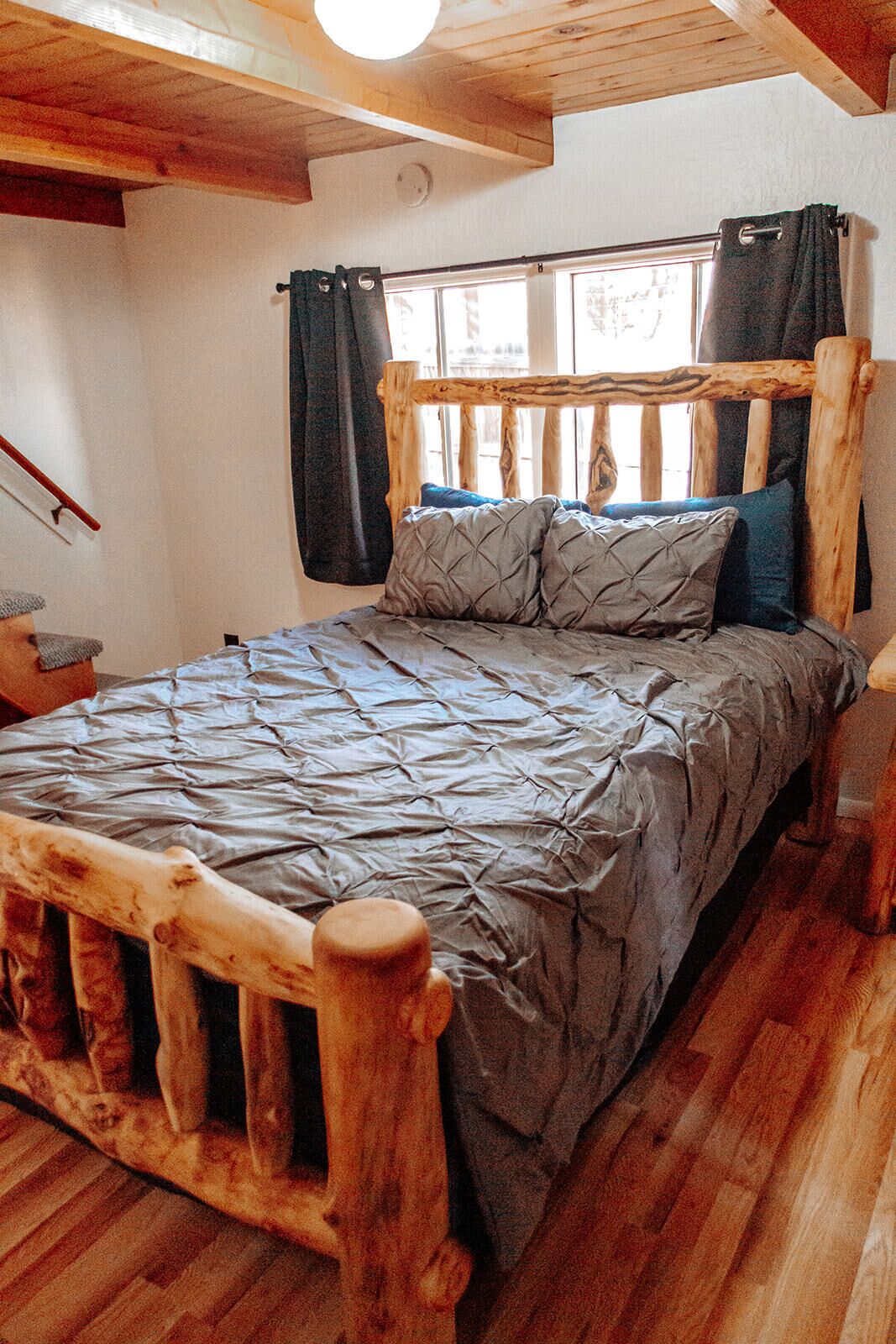 Cozy Country Chalet Between Downtown & Ski Resort