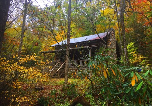 Beautifully-restored 200-year-old Log Cabin off the Blue Ridge Parkway