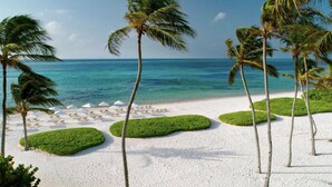 A beach with white sand, palm trees, and a clear blue sea. - Luxury Sunshine II. villa with SEA & GOLF VIEW, pool heated, CHEF & staff incl. (Punta Cana)