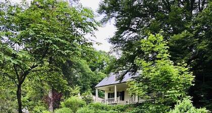 Charmingly renovated historic Canal House on C&O along Potomac close to Antietam