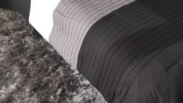 1 Schlafzimmer, Schreibtisch, BĂŒgeleisen/BĂŒgelbrett, Reisekinderbett