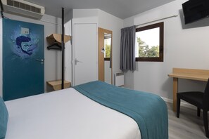 Double Room | Iron/ironing board, free WiFi, bed sheets - The Originals Access, Hôtel Innostar, Toulouse Sud (Labege)