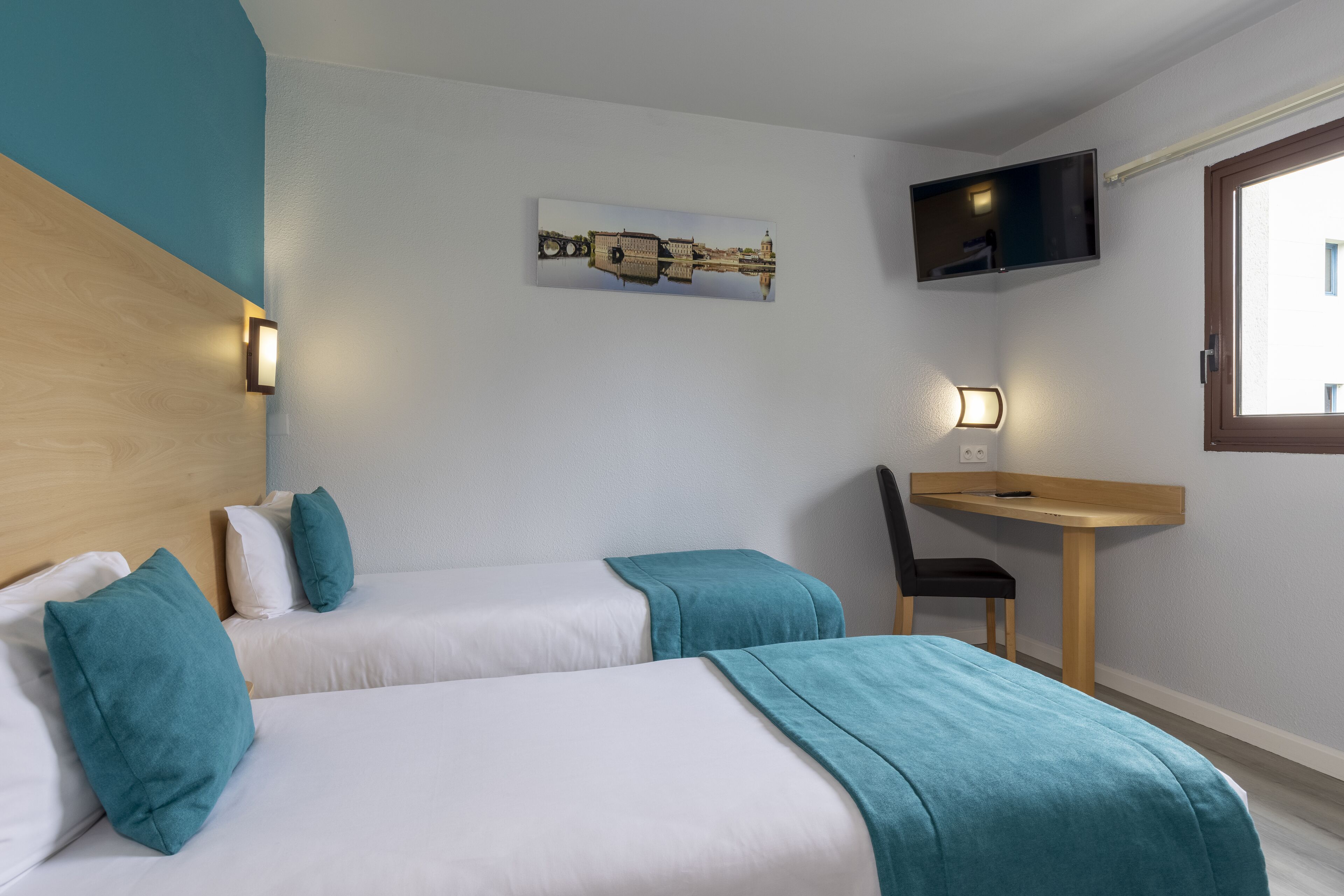 twin room | 1 bedroom, iron/ironing board, free wifi, bed sheets