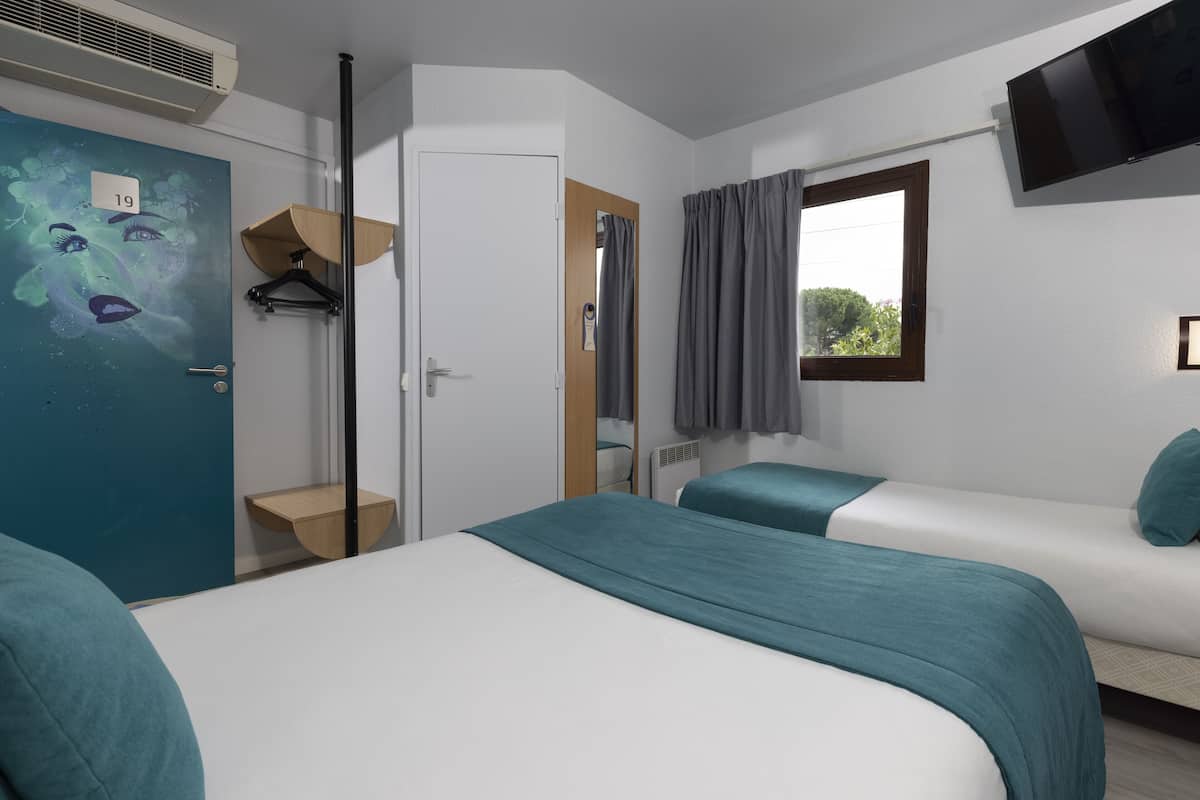 triple room | 1 bedroom, iron/ironing board, free wifi, bed sheets